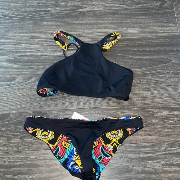 L space reversible bikini - Picture 3 of 3